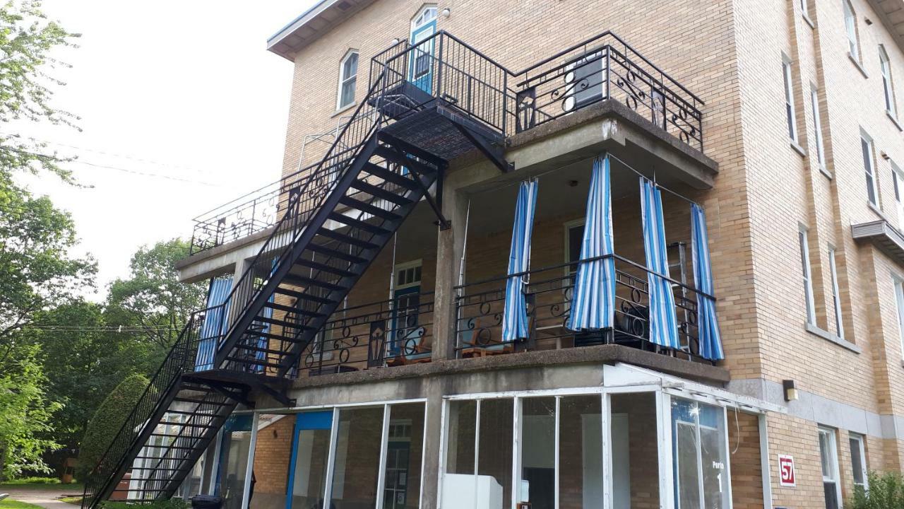 MHotel Domaine l'Envolée- Maison Fleurie Victoriaville Exterior foto