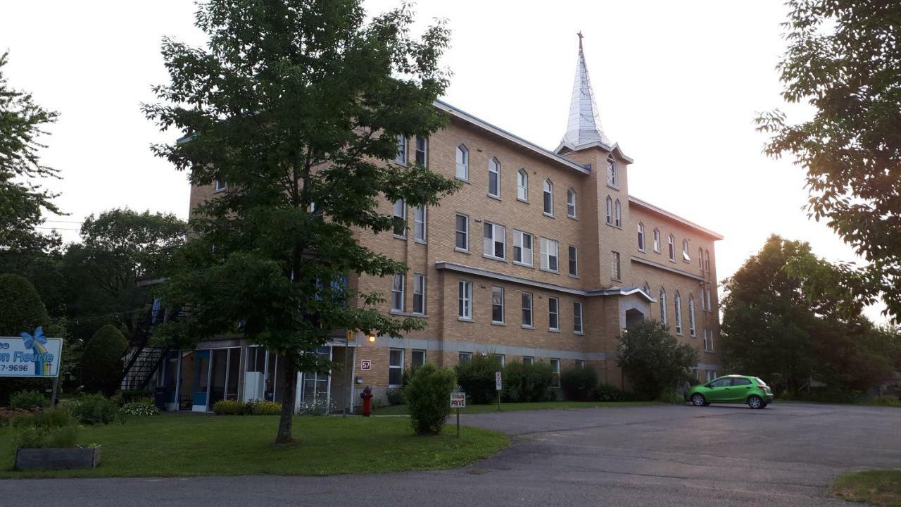 MHotel Domaine l'Envolée- Maison Fleurie Victoriaville Exterior foto